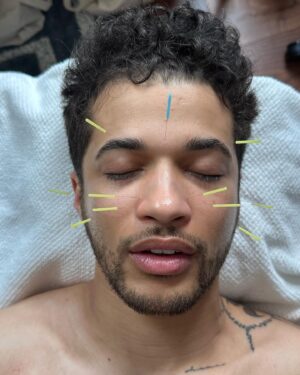Jordan Fisher Instagram - mar-apr 💜🤙🏽