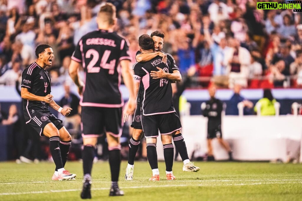Jordi Alba Instagram - 3!! Gran victoria del equipo para seguir sumando!! 💪🏻💗🖤