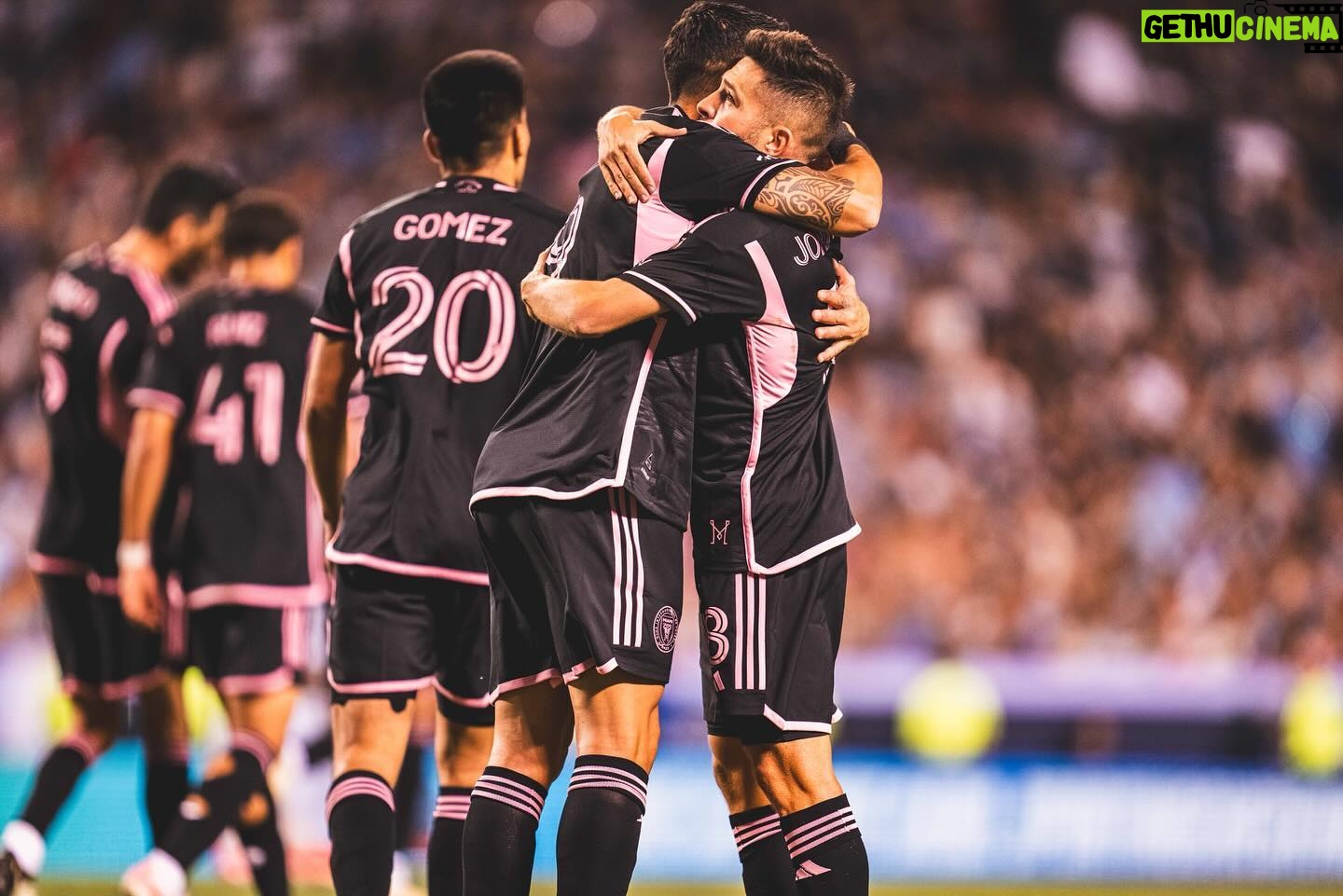 Jordi Alba Instagram - 3!! Gran victoria del equipo para seguir sumando!! 💪🏻💗🖤