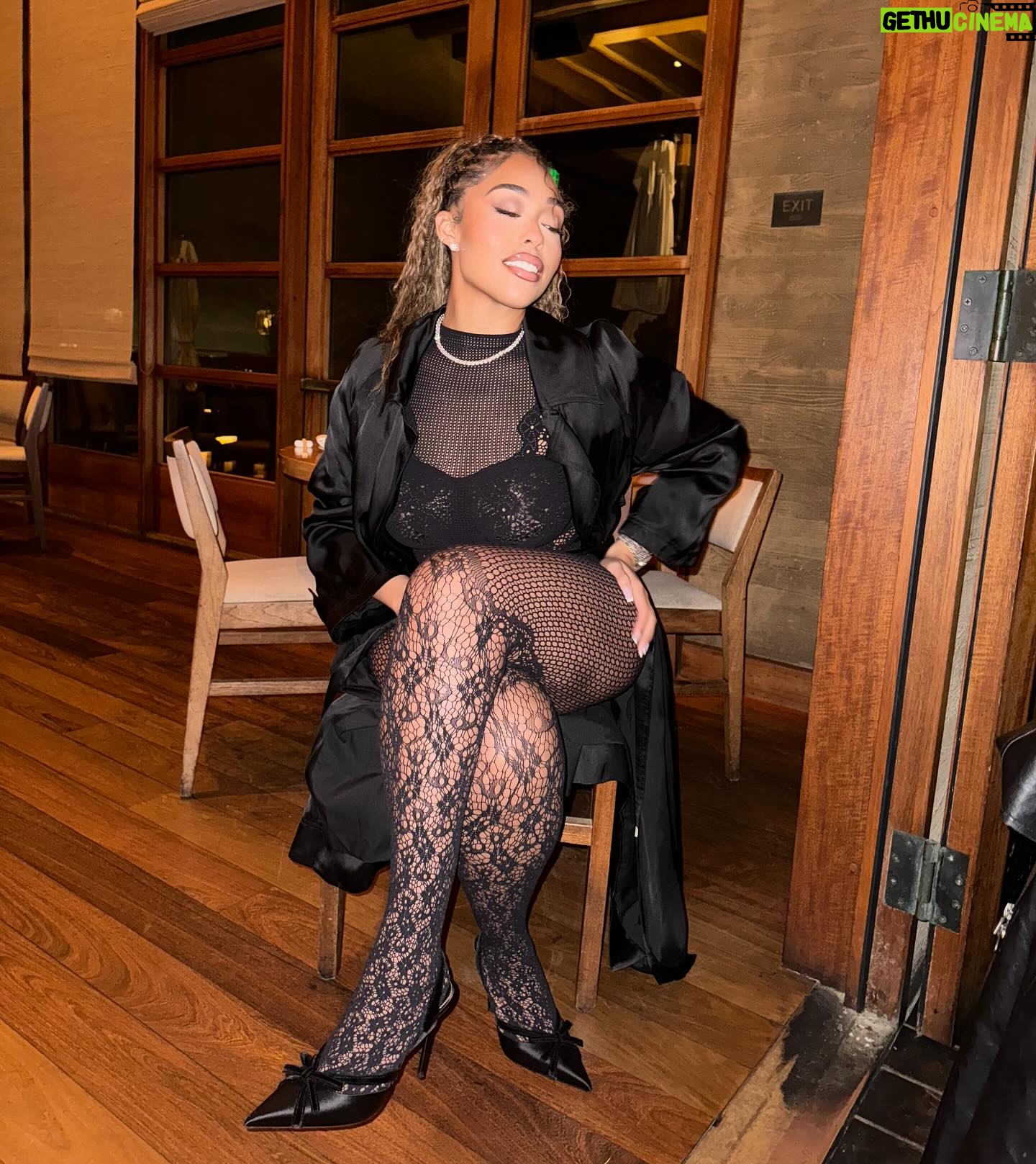 Jordyn Woods Instagram - you got that thing that somebody will look for but won’t find 😘