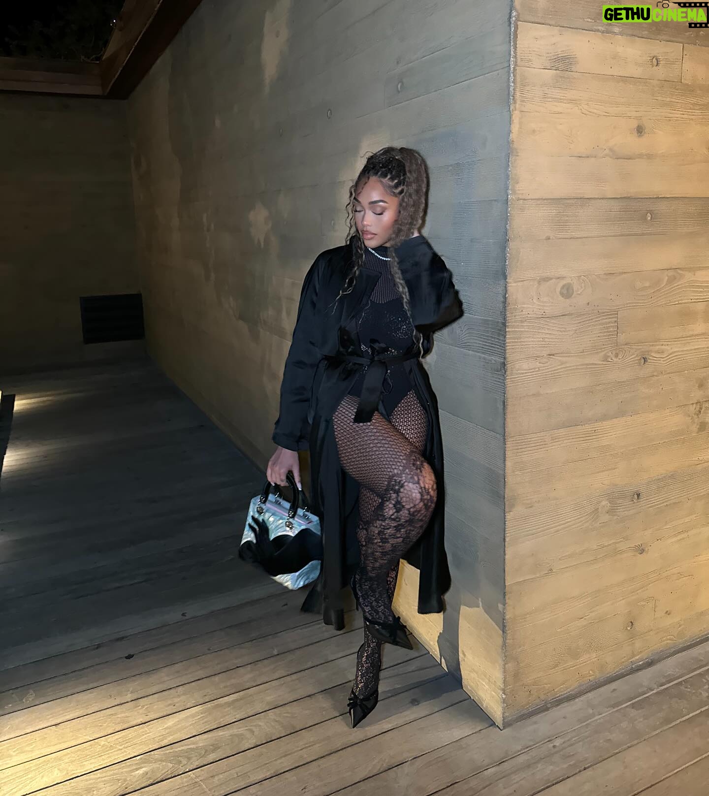 Jordyn Woods Instagram - you got that thing that somebody will look for but won’t find 😘
