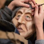 Josefina Montané Instagram - Marioneta terminada ✔️ Gracias @catabize por enseñarnos este lindo oficio 💕 ✨Enamorada de las marionetas✨ Fotos @elcesarfotografia El caballero todavía no tiene nombre 🫢