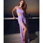 Josefina Montané Instagram - Vestir los diseños de mi hermana @andreamontanenovias es un orgullo. Toda mi admiración 🙌🏻 MUA @franklinathos primisima Fotos @simonpaisthomas Joyas/aros @vargasbayer Color pelo @rodrirocks Team ✨ @versusmanagement @sheratonscl @premioscaleuches