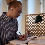 Josefine Frida Pettersen Instagram - Annonse - ✨KONKURRANSE!✨ Jeg er så glad for at jeg bestemte meg for å ta opp fag, noe jeg har tenkt på å gjøre i mange år. Jeg har utsatt det lenge, men nå vet jeg hvor fint det kan gå! Derfor vil jeg inspirere deg som tenker på å gjøre det samme til å bare kjøre på! For å gjøre det enda lettere for deg, får du nå muligheten til å vinne et helt skoleår hos ASK – helt gratis. Det du må gjøre er: 🔸Å følge @askprivatist . 🔸Skrive i kommentarfeltet på denne videoen hvilke fag du kunne tenke deg å ta opp. Vinneren trekkes om en uke✨ LYKKE TIL!❤️ PS! Har du allerede kjøpt fag, vil du få de tilbakebetalt om du vinner.