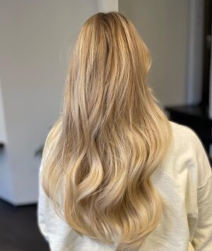 Josefine Frida Pettersen Instagram - (reklame) pov: dyktige, fine ✨@erle_heart_hair✨ er frisøren din🥹💖
