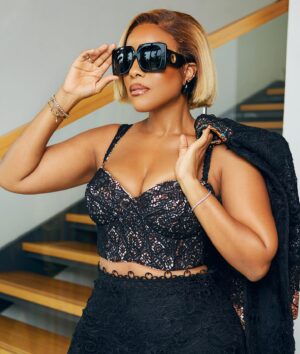 Joselyn Dumas Instagram - Manifesting a good year and beyond 🖤🖤 #steadyinmylane