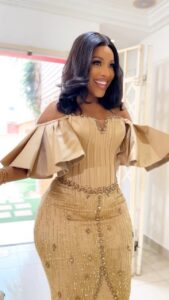 Joselyn Dumas Instagram - Incredible designs for a good cause🎗️. 15% of the cost of purchase YOU make and production goes to support the provision of Period Cups to end #periodpoverty in Ghana one cup at a time. ❤️ Cc @joselyndumasfoundation @couldyoucup. Thank you all for your continued support. ❤️ 🛍️SHOP YOUR TAILORED DESIGN AT @the_shedollemporium Dress: @shebybena Make up: @lawrebabe_rebirth Hair: @cmhairbyhills Photography: @chocolate_shot_it Music🎶 : @youngjonn Aquafina #owanbestyle #owanbe #ghanawedding #ghanafashion