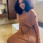 Joselyn Dumas Instagram – …Before y’all say it, it’s #Lankai with the 💍😂 Sabi Girl still available sha! ♥️✌🏾🙃
#Onset
#ActorsLife
#Madam #LankaiMorgan

Hair: @cmhairbyhills 
Make-Up: @denni_makeover