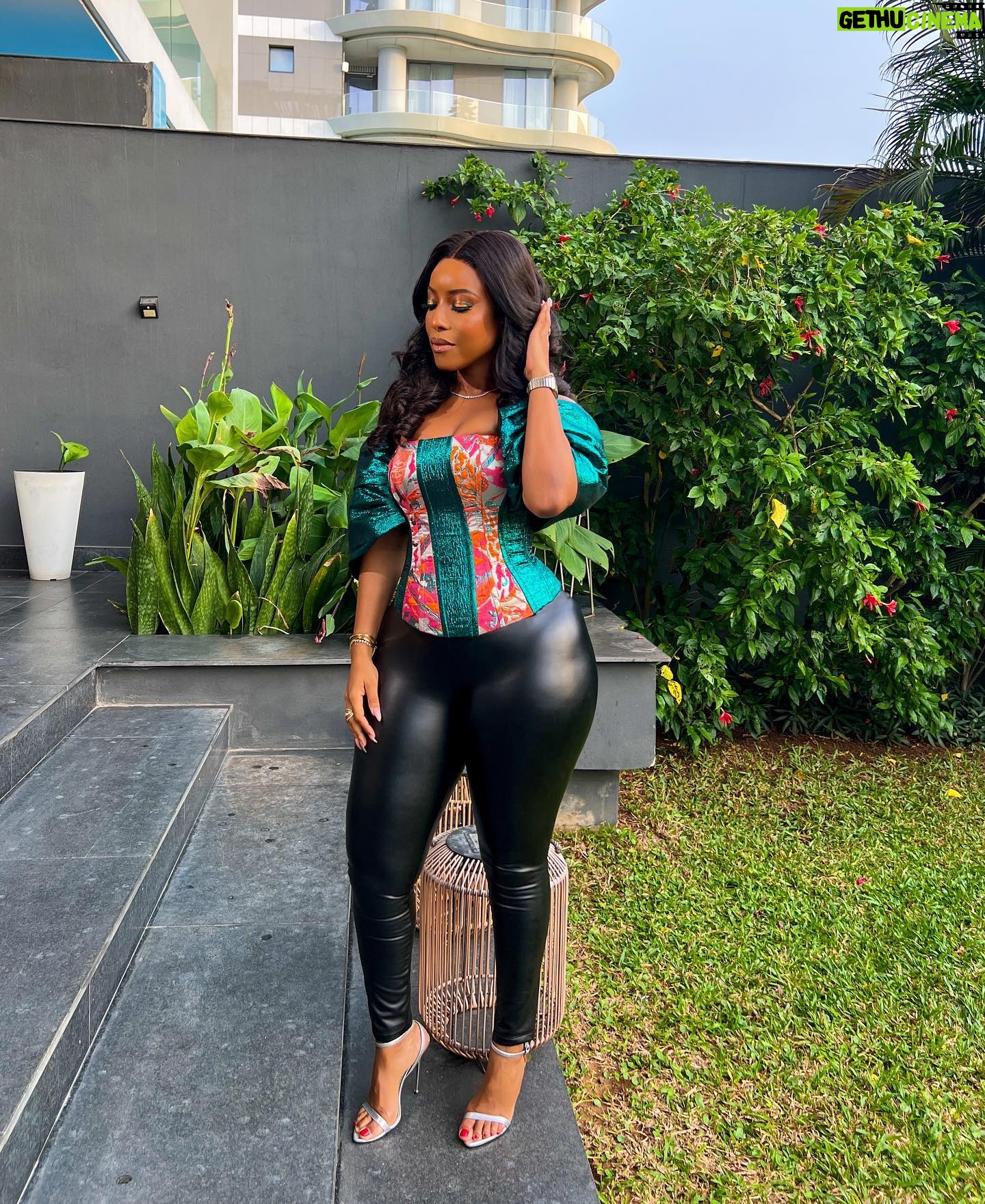 Joselyn Dumas Instagram - β¦I like the idea of a place called forward . Well done to the cast & crew of #GangsofLagos a job well executed ππΎ itβs a must watch on @primevideonaija This is African Cinema ππ½ππ½ππ½β€οΈ #GangsOfLagosOnPrime Bustier by @SheByBena Make Up by @mimisglow Hair: @cmhairbyhills Styled by @kelvincentgh Theme was #OwambeGangsta for the premiere of Gangs of Lagos #asoebistyles #asoebibella #asoebi