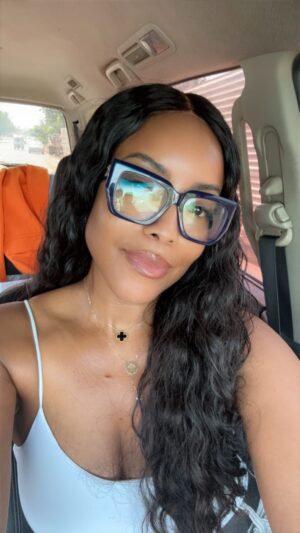 Joselyn Dumas Instagram - Self care Friday… want to know more about #Pressotherapy ? Visit @jnissi_skinrepair_centre 🫶🏽❤️