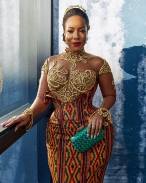Joselyn Dumas Instagram - Represented culture in a Baroque infused kente gown❤️💛💚 #Regencyera #bridgertonseason3 #naijaonnetflix 

Dress @pistisgh 
Stylist @kelvincentgh 
Kente @goba_kente 
Crown @velmasaccessories
Hair @redgingerforhair 
Makeup @zamazondomakeupartistry_
Photographer @mmadond