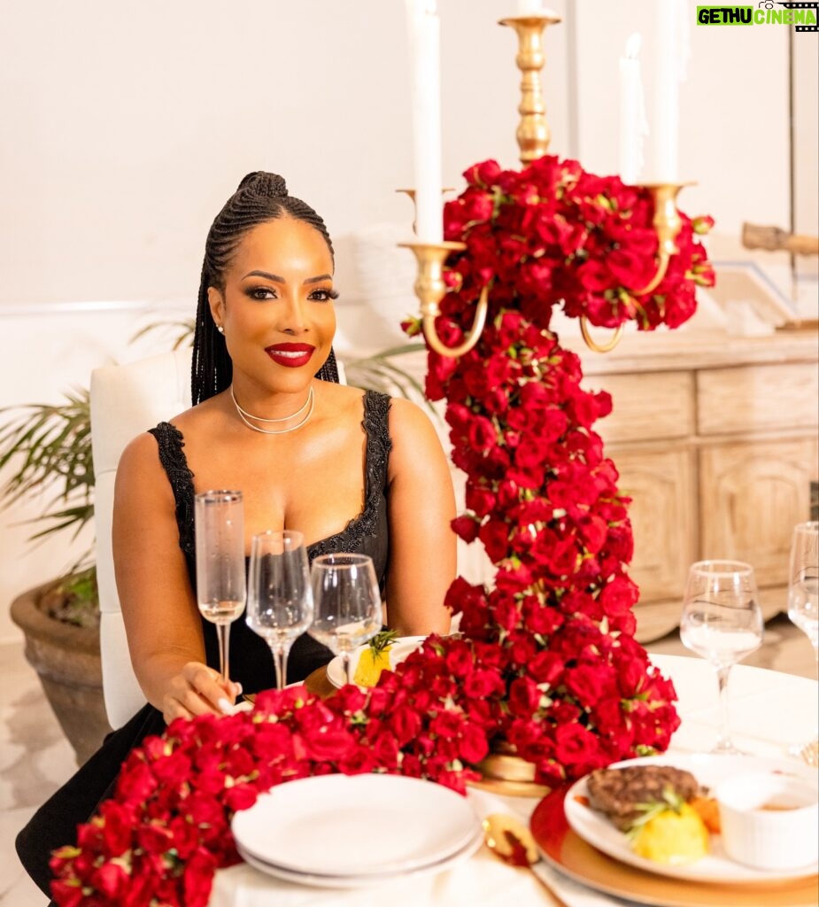 Joselyn Dumas Instagram - Guess who’s coming to dinner tonight ? ❤️😝😘 thank you @orchideaflowers 🌹 the beautiful floral arrangement was everything!!! #love Photography @bahsoun Makeup @denni_makeover Dress @epiphani_official