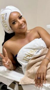 Joselyn Dumas Instagram - It was about time for a much needed facial and @jnissi_skinrepair_centre hooked your girl up! 🥰 …. Skin looked flyyyy after 😍 🤎 #skincare #facials