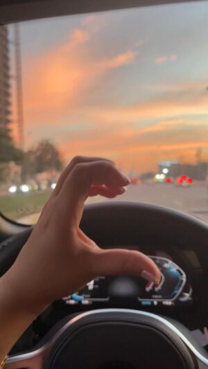 Jouman Kathem Instagram - معايدة العينتين بطريقتي 🤣🫣😍♥️

شنو رأيكم خوش اعايد؟ 🤣
———

#جمان #جمان_كاظم #jouman #joumankathem #2024 #new_year #كل_عام_وانتم_بخير #سنة_جديدة #joumankathemofficial
