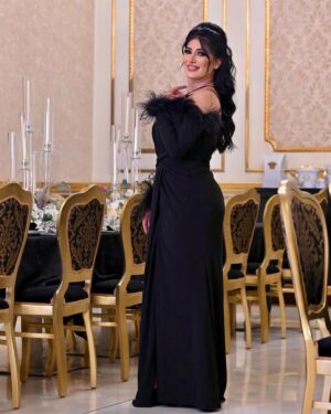 Jouman Kathem Instagram - يحكى ان في مثل هذا اليوم قبل ٢٧ عاماً و تحديدا التاريخ الموافق ٩/٩/١٩٩٦ في الساعة الـ ٢ ظهرا على وجه الدقّة . 
.

ولدتُ انا و اتورط العالم وبس سلامة خيركم و ظلت بكيفكم 🤷🏻‍♀️😅🥹

.

‏ .
#جمان_كاظم #شهد #سبتمبر #ميلادي #حفلة #ام_بي_سي_العراق #شاهد #المتمرد #العراق #عيدميلاد #