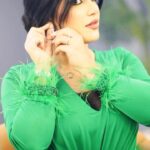 Jouman Kathem Instagram - ‏‎فخورة بتكريمي درع الابداع الفني مهرجان صدى المشاهير دوره الفنان الراحل فلاح ابراهيم عن دوري في مسلسل المتمرد🥹🇮🇶 🕊️شكرا لدعمكم و حبكم المستمر🤍🫶 . ‏‎شكرا للاستاذ مهدي صالح مدير المهرجان والقائم على التنظيم بالحفل @mehdi.hjerank ‏@sadaa_almashahir . . الفستان من @jouman.boutique المجوهرات @masa_sam ميك اب و شعر @de_dalya . ‏‎#جمان_كاظم #شهد #المتمرد #مسلسل_المتمرد #ام_بي_سي_العراق #شاهد #العراق #مهرجان #مهرجان_صدى_المشاهير