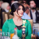 Jouman Kathem Instagram - ‎فخورة بتكريمي درع الابداع الفني مهرجان صدى المشاهير دوره الفنان الراحل فلاح ابراهيم عن دوري في مسلسل المتمرد🥹🇮🇶 🕊️شكرا لدعمكم و حبكم المستمر🤍🫶 . ‎شكرا للاستاذ مهدي صالح مدير المهرجان والقائم على التنظيم بالحفل @mehdi.hjerank @sadaa_almashahir . . الفستان من @jouman.boutique المجوهرات @masa_sam ميك اب و شعر @de_dalya . ‎#جمان_كاظم #شهد #المتمرد #مسلسل_المتمرد #ام_بي_سي_العراق #شاهد #العراق #مهرجان #مهرجان_صدى_المشاهير