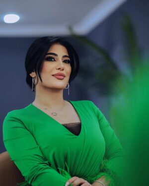 Jouman Kathem Instagram - ‎فخورة بتكريمي درع الابداع الفني مهرجان صدى المشاهير دوره الفنان الراحل فلاح ابراهيم عن دوري في مسلسل المتمرد🥹🇮🇶 🕊️شكرا لدعمكم و حبكم المستمر🤍🫶 

.

‎شكرا للاستاذ مهدي صالح مدير المهرجان والقائم على التنظيم بالحفل @mehdi.hjerank 
@sadaa_almashahir 
.

.

الفستان من @jouman.boutique 
المجوهرات @masa_sam 
ميك اب و شعر @de_dalya 

.
‎#جمان_كاظم #شهد #المتمرد #مسلسل_المتمرد #ام_بي_سي_العراق #شاهد #العراق #مهرجان #مهرجان_صدى_المشاهير