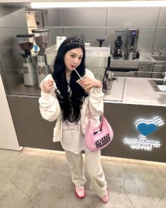 Joy Instagram - 이게 벌써 몇개월전이야🌿😭 시간아 천천히 가