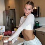 Joy Corrigan Instagram - I’ve used the @soursopnutrition sugar free, gluten-free, and 0 carb Chocolate Charge Shake powder to make special superfood brownies 👩🏼‍🍳🍫 The shake powder boosts my immunity, provides tons of antioxidants, and enhances my overall health 🌟💪🏻 💫 My Superfood Brownie Recipe 💫 🌡️ Preheat oven 350° 3 tbsp cocoa powder 1/2 tsp baking powder 1/4 tsp salt 1/2 cup almond flour 2 scoops Soursop Nutrition Chocolate Charge Shake powder 1 teaspoon vanilla extract 1/2 cup butter 2 eggs 1/2-1 cup maple syrup 1/2 cup dark chocolate chips ⏲️ Bake for 35-40mins #soursoppartner #sopstories #soursopnutrition