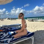 Joy Corrigan Instagram - 🏖️🐥