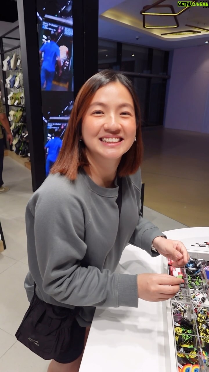 Joyce Ching Instagram - Had so much fun at the newly opened @crocsph store at Uptown mall BGC! My crocs heart is very happy! 😍😝