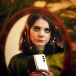 Joyce Ilg Instagram – *Werbung
❄️⛄ Spieglein, Spieglein an der Wand, Weihnachtselfe Joyce ist wieder im Land! 🧚🏻‍♀️ Spätestens zur Weihnachtszeit hol ich die Elfenohren jedes Jahr aus dem Schrank.
Und jetzt auch mein #GalaxyFold3 von @samsunggermany, um die schönen Momente voller Spaß, Liebe & Familie einzufangen. Und selbst Oma & Opa können auf dem großen Display alles sehen 😂. Habt ihr auch winterliche Rituale? Vielleicht Raclette mit Freunden oder einen bestimmten Weihnachtssong hören? ❤️

#TeamGalaxy