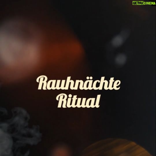 Joyce Ilg Instagram - Für meine spirituellen Scheißerchen da draußen, wie ich es einer bin... ❤💫 Ihr könnt ab Weihnachten eure Wünsche fürs neue Jahr mit dem Rauhnächte-Ritual manifestieren. Ich zeige euch wies geht. Man kann es auf verschiedene Arten machen. Googelt einfach mal. #Rauhnächte #Ritual #Spiritualität #Wünsche #manifestieren #Tutorial #DIY #Rauhnächteritual