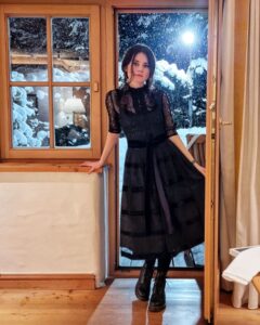 Joyce Ilg Instagram - 🖤❄😂 Kleiner Atmosphere-Switch im Swipe... #Dirndl #Wednesday #Snow #Winterwonderland
