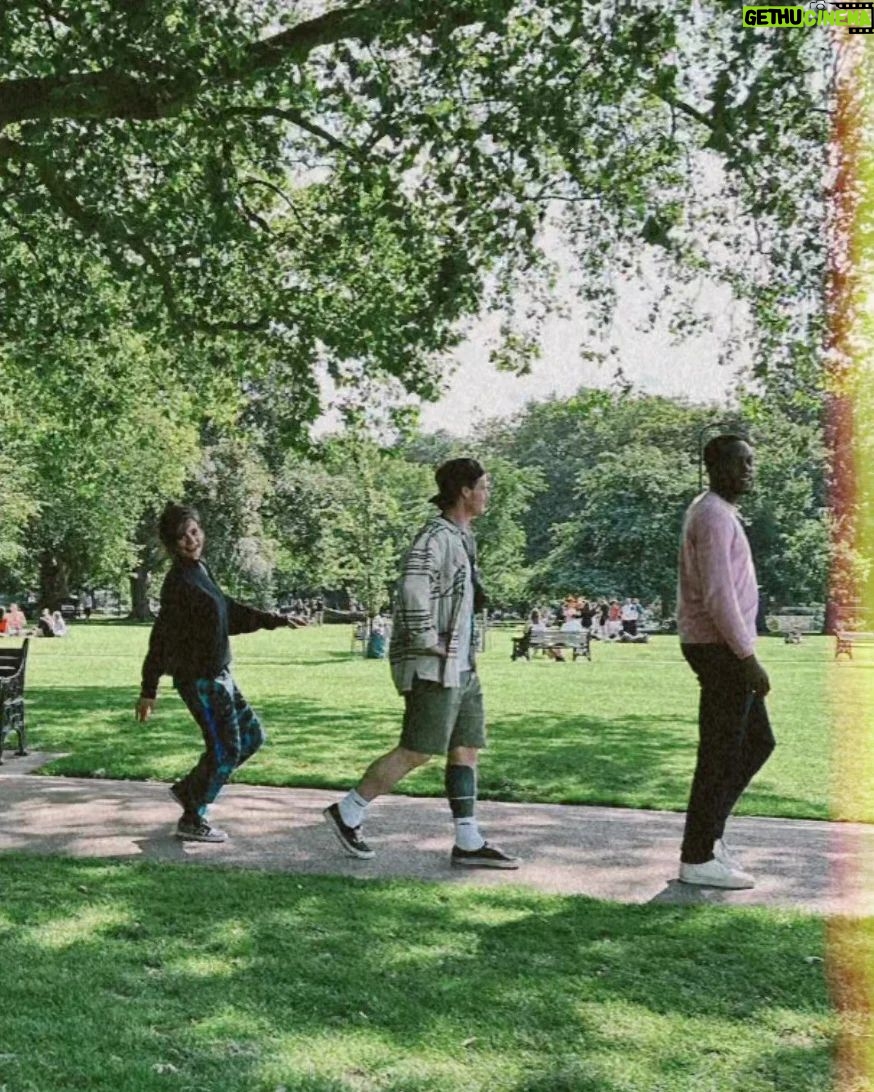 Joyce Ilg Instagram - England Sommer 2023 ☀️🌧 1. Bath, UK 2. Ich habs einfach immer wieder verteilt, wo ich als Fahrerin im Auto einsteigen muss 😂 3. Hatte meine Fuchs-Regenjacke dabei 4. Im Kornkreis in Südengland 5. Im Lidl in Südengland 😂 6. Ankunft in London 7. Wir verstoßen gegen die Regeln 8. Beatles Walk 9. Soho 10. Mit Olgu, einem meiner besten Freunde, bei dem wir in London gepennt haben