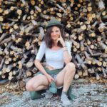 Joyce Ilg Instagram – Kein Holz vor der Hütte, aber dahinter…
