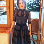 Joyce Ilg Instagram – 🖤❄😂
Kleiner Atmosphere-Switch im Swipe…

#Dirndl #Wednesday #Snow #Winterwonderland