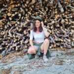Joyce Ilg Instagram - Kein Holz vor der Hütte, aber dahinter...