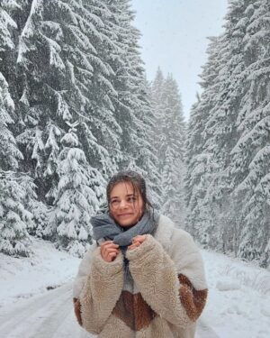 Joyce Ilg Instagram - Sag mal, rotzt du etwa? Oder ist das der Schneehee, der von deiner Nasenspitze tropft? 👃💧❄

#Allgäu #Schnee #Winterwonderland