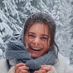 Joyce Ilg Instagram - Sag mal, rotzt du etwa? Oder ist das der Schneehee, der von deiner Nasenspitze tropft? 👃💧❄

#Allgäu #Schnee #Winterwonderland