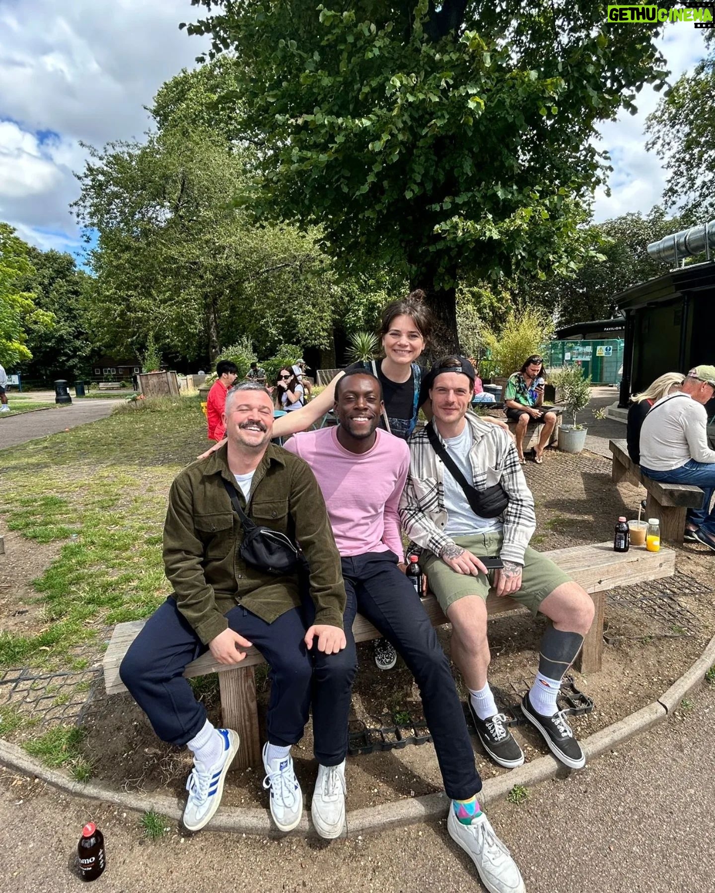 Joyce Ilg Instagram - England Sommer 2023 ☀️🌧 1. Bath, UK 2. Ich habs einfach immer wieder verteilt, wo ich als Fahrerin im Auto einsteigen muss 😂 3. Hatte meine Fuchs-Regenjacke dabei 4. Im Kornkreis in Südengland 5. Im Lidl in Südengland 😂 6. Ankunft in London 7. Wir verstoßen gegen die Regeln 8. Beatles Walk 9. Soho 10. Mit Olgu, einem meiner besten Freunde, bei dem wir in London gepennt haben