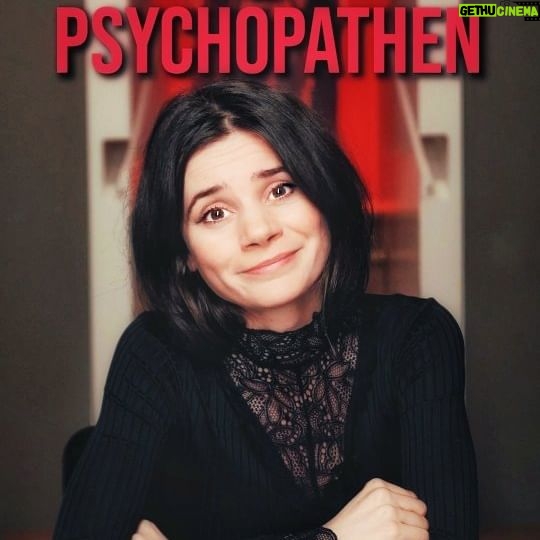Joyce Ilg Instagram - Psychopathen auf Social Media... Ich möchte euch damit nur sagen, egal wie "gut" ein Mensch online zu sein scheint, ihr wisst nicht wie dieser Mensch privat ist. Ihr wisst es einfach nicht. Ich war schon oft überrascht, wenn ich eine prominente Person aus dem TV, Kino, von Social Media oder aus der Musikbranche privat kennengelernt habe, dass diese entweder viel warmherziger/sympathischer/liebevoller war als ich gedacht hätte oder eben andersrum, was mich dann schon manches Mal enttäuscht hat. Wir sehen den wahren Charakter eines Menschen eben nicht, wenn wir denjenigen oder diejenige nicht wirklich kennen. Und selbst dann kommt der wahre Charakter manchmal erst spät zum Vorschein 🙈 #Psychopath #Wissen #SocialMedia #gutzuwissen #Psychologie #Charakter