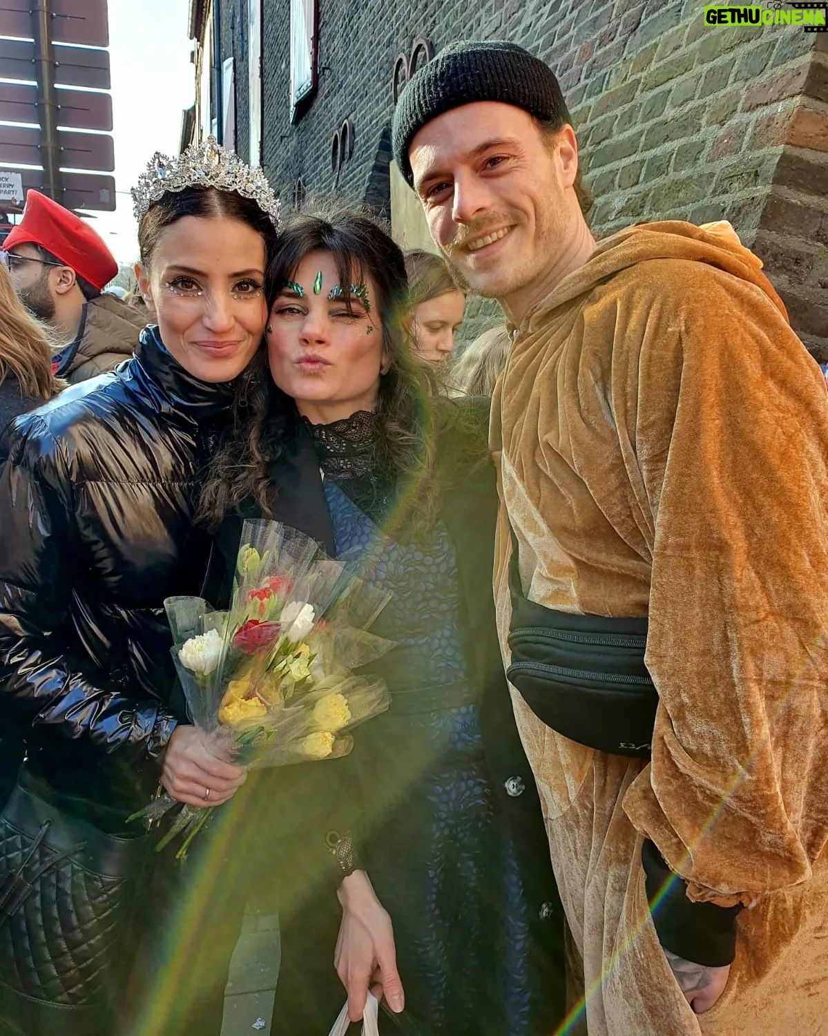 Joyce Ilg Instagram - 3x Kölle Alaaf & 3 Kostüme hatte ich: Drache 🐉, Wednesday (mit meiner Sis als Wednesdays Mitbewohnerin Enid) 🖤 & Elfe 🧝♀️ Wie habt ihr euch kostümiert? Oder mögt ihr kein Karneval und kostümieren? 😂 Ich als eschtes kölsches Mädsche liebe ich es natürlich! Hab mit Family & Friends 4 von 6 Tagen gefeiert und 2 ausgesetzt. In meiner Story seht ihr noch die Reste von gestern und heute 🤣 #KölleAlaaf #Karneval #Kostüm #fünfteJahreszeit