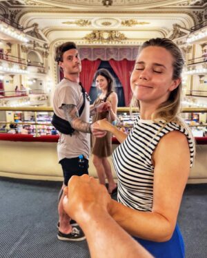Joyce Ilg Instagram - #Polyamorie ❤️

Das ist übrigens ne Bücherei in einem alten Theater in Buenos Aires 😍 #Hogwarts
