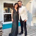 Joyce Ilg Instagram - Grüße aus der Karibik! Ich muss sagen, @floriansilbereisen.official ist so ein ultra lieber, sympathischer Mensch!! Ich hab so eine wundervolle Zeit hier beim Traumschiffdreh und bin einfach ultra dankbar für diesen krassen Start ins neue Jahr! 🤍