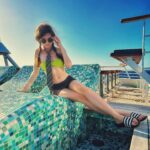 Joyce Ilg Instagram - Ich liebs Krawatte beim Schwimmen zu tragen! Ein Ausflug zum Pool etwas chic gemacht & der Tag kann nicht schöner sein! Was tragt ihr am liebsten zum Schwimmen? #pooltime #schickeria #newinfashion