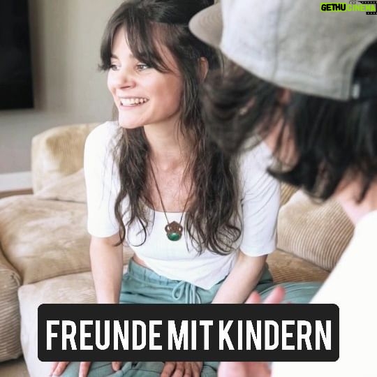 Joyce Ilg Instagram - Typische Gespräche mit Freunden, die Kinder haben 😂 #Eltern #Kinder #Freundschaft