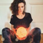 Joyce Ilg Instagram - 2021 ist das Saturnjahr ✨🪐 ein Jahr des Wandels und der Transformation. Alte Strukturen werden in neue umgewandelt. Habt ihr es schon gespürt? Vielleicht den Job oder die Wohnung gewechselt? Neue Denkweisen entwickelt, alte Handlungsmuster durchbrochen & Themen aufgearbeitet? Wenn du den Mut zur Veränderung hast, gibt es dieses Jahr viele Chancen dafür. ❤ #universe #spiritualität #saturn #salzkristall #planet #love and #light