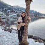 Joyce Ilg Instagram – Gestern mal wieder nen Baum lieb gehalten 😍😂. Wow, die Natur im Allgäu bringt mich grade richtig zur Ruhe.