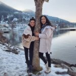 Joyce Ilg Instagram – Gestern mal wieder nen Baum lieb gehalten 😍😂. Wow, die Natur im Allgäu bringt mich grade richtig zur Ruhe.