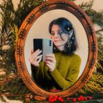 Joyce Ilg Instagram – *Werbung
❄️⛄ Spieglein, Spieglein an der Wand, Weihnachtselfe Joyce ist wieder im Land! 🧚🏻‍♀️ Spätestens zur Weihnachtszeit hol ich die Elfenohren jedes Jahr aus dem Schrank.
Und jetzt auch mein #GalaxyFold3 von @samsunggermany, um die schönen Momente voller Spaß, Liebe & Familie einzufangen. Und selbst Oma & Opa können auf dem großen Display alles sehen 😂. Habt ihr auch winterliche Rituale? Vielleicht Raclette mit Freunden oder einen bestimmten Weihnachtssong hören? ❤️

#TeamGalaxy