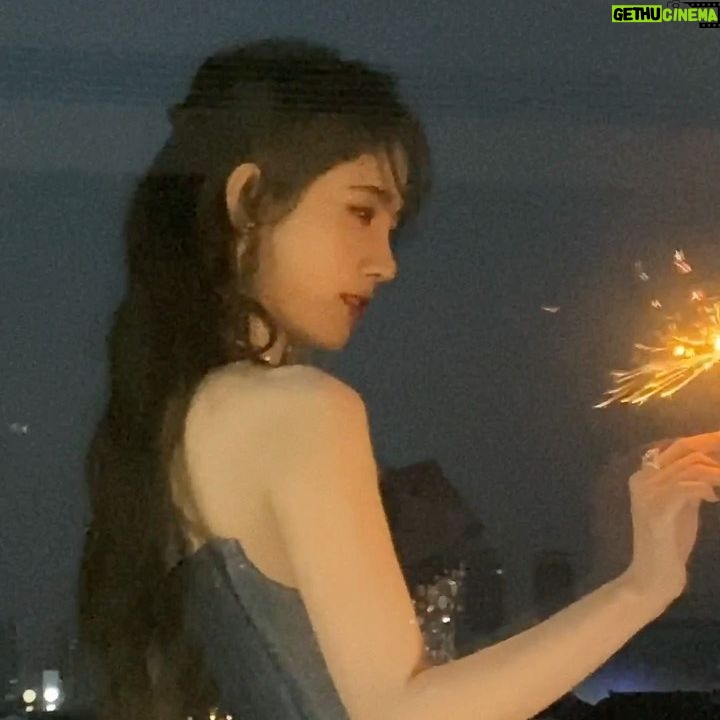 Ju Jingyi - 89.3K Likes -