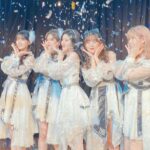 Ju Jingyi Instagram - ❄️👭👭👯‍♀️💃🏻🤟🏻