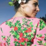 Juana Viale Instagram - ¡Carolina Herrera me invitó a vivir sus fiestas escritas en las estrellas! Junto a su directora creativa de fragancias, Carolina Adriana Herrera, celebramos al pie del icónico árbol de navidad de la marca en el Campo Argentino de Polo ✨🎄 @carolinaherrera #HerreraHolidays #GoodGirlCarolinaHerrera