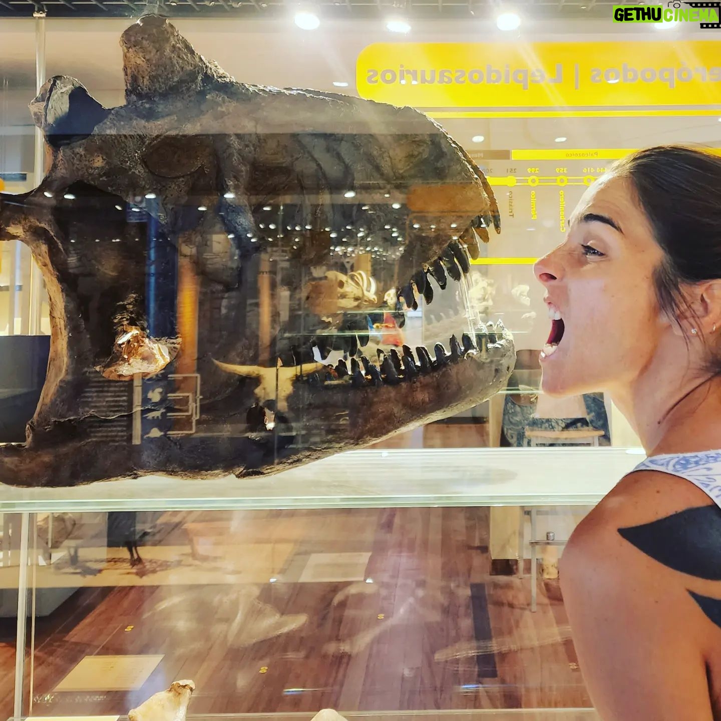 Juana Viale Instagram - Entre él y yo nos separan unos millones de años... peero no se pierden las mañas....